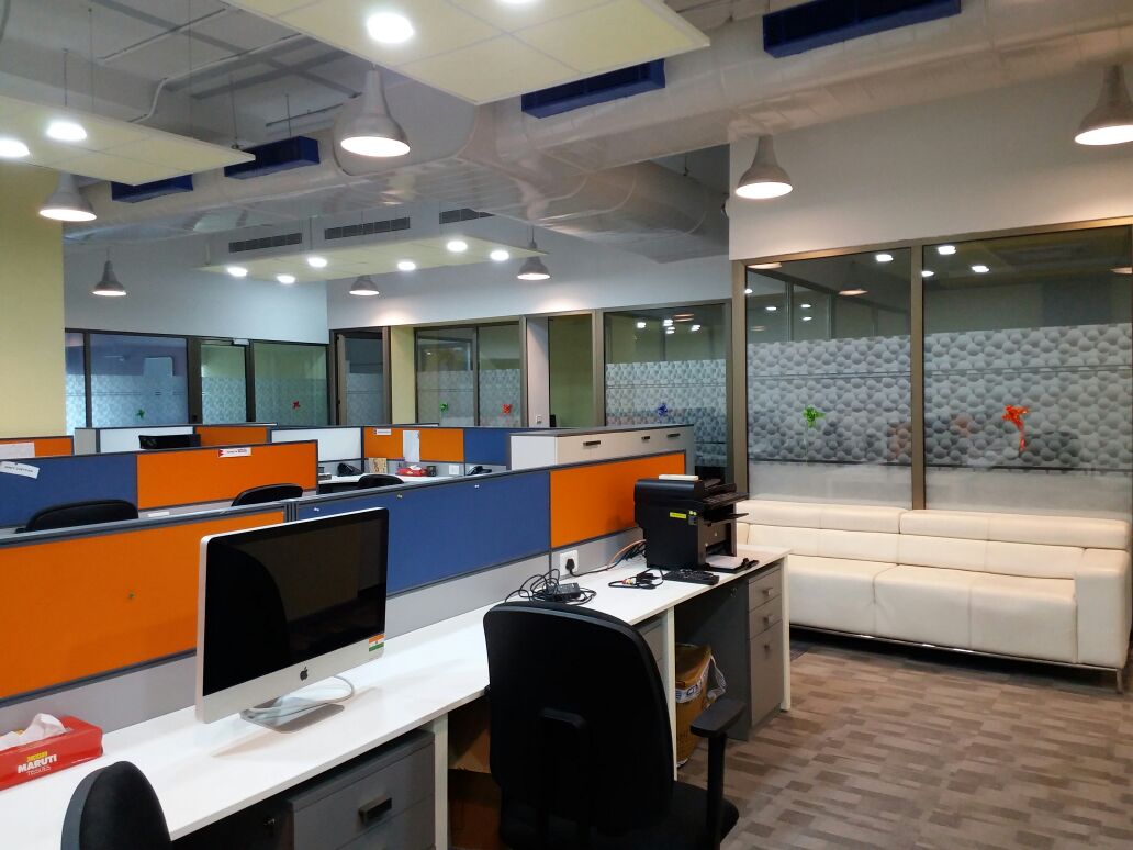 Workstation Bay & Executive Waiting Lounge