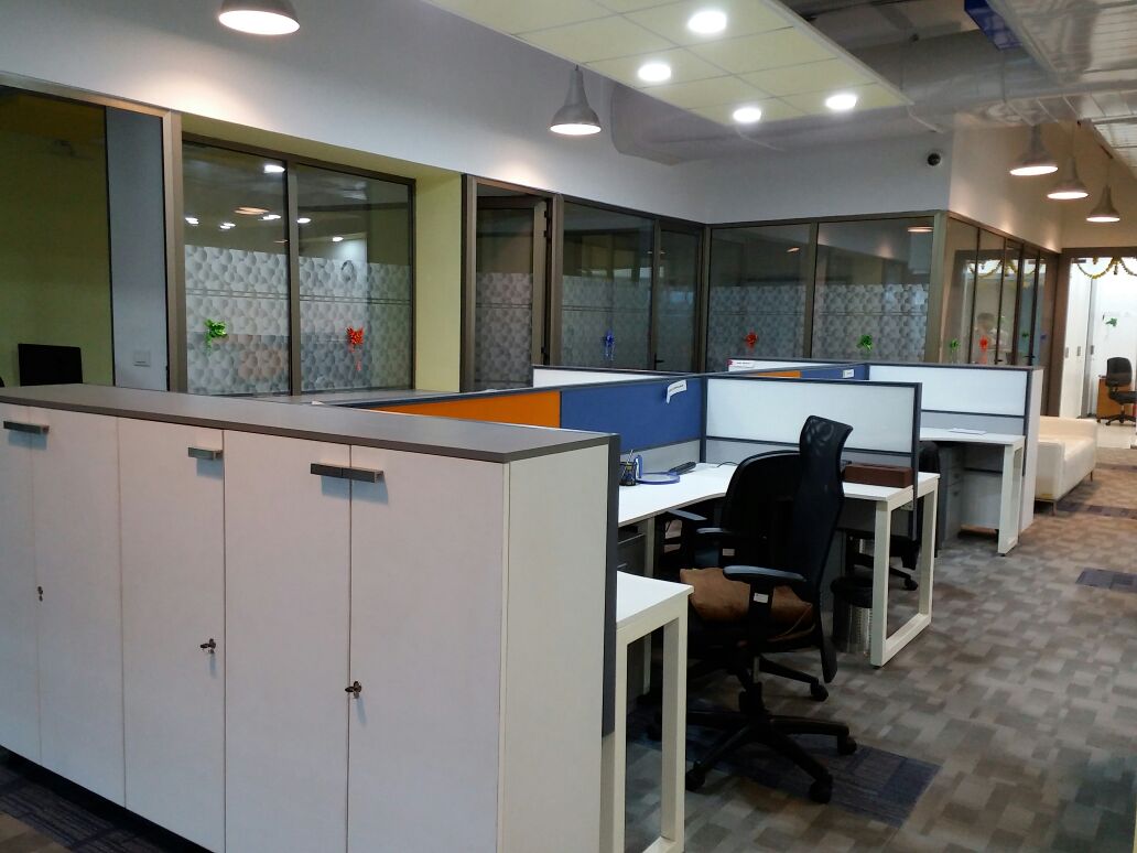 Glass Partitioned Executive Cabins & Meeting Suites