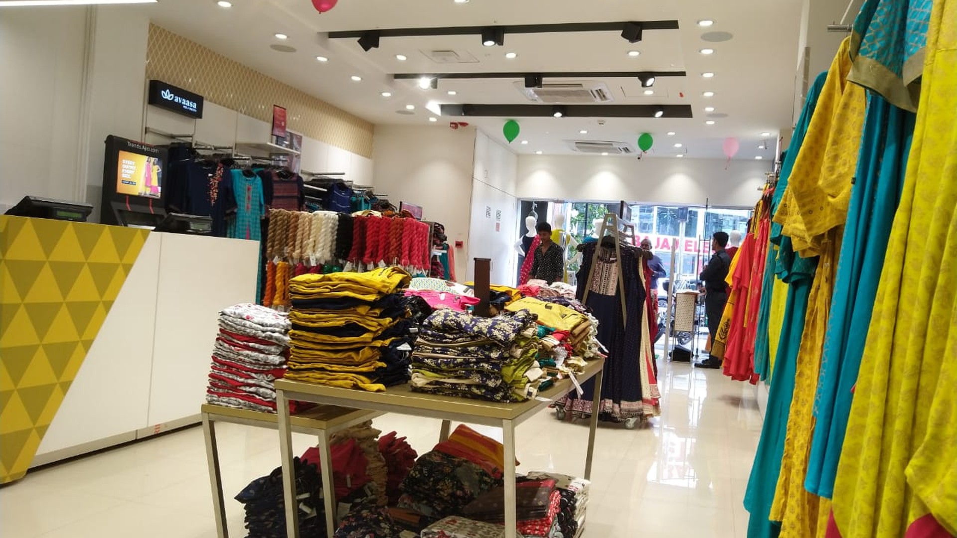 Ethnic Kurtis Display Wall & Gondolas