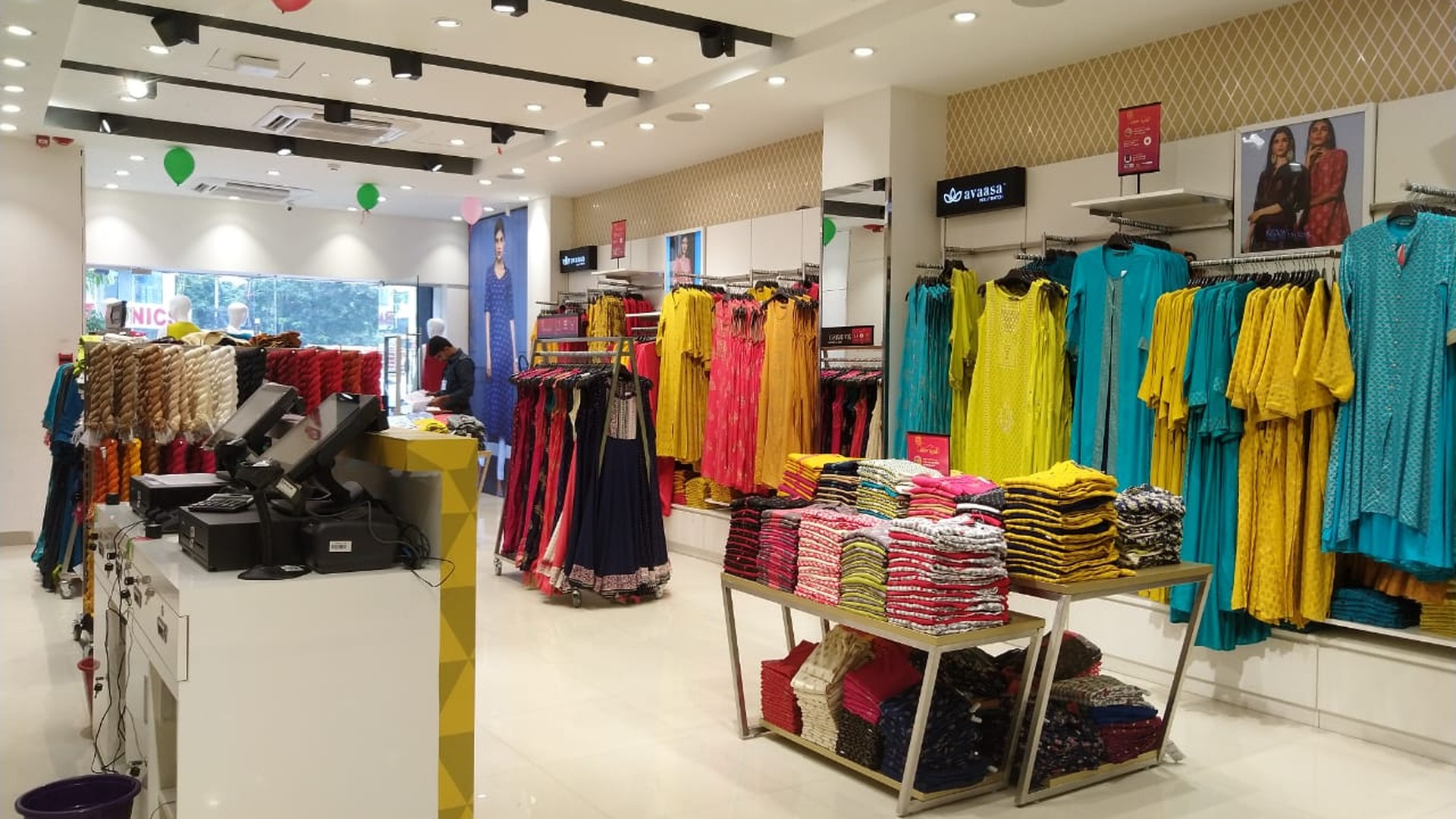 Ethnic Wear Wall Display & Perimeter Racks