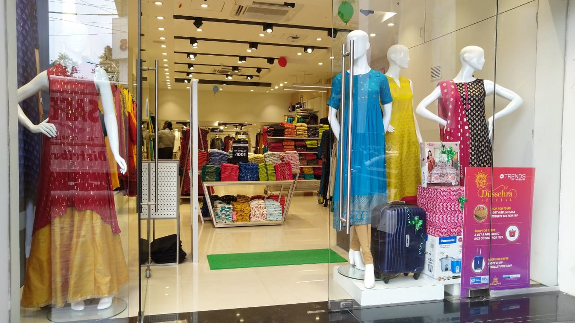 Trends Woman Entrance Fascia Signage