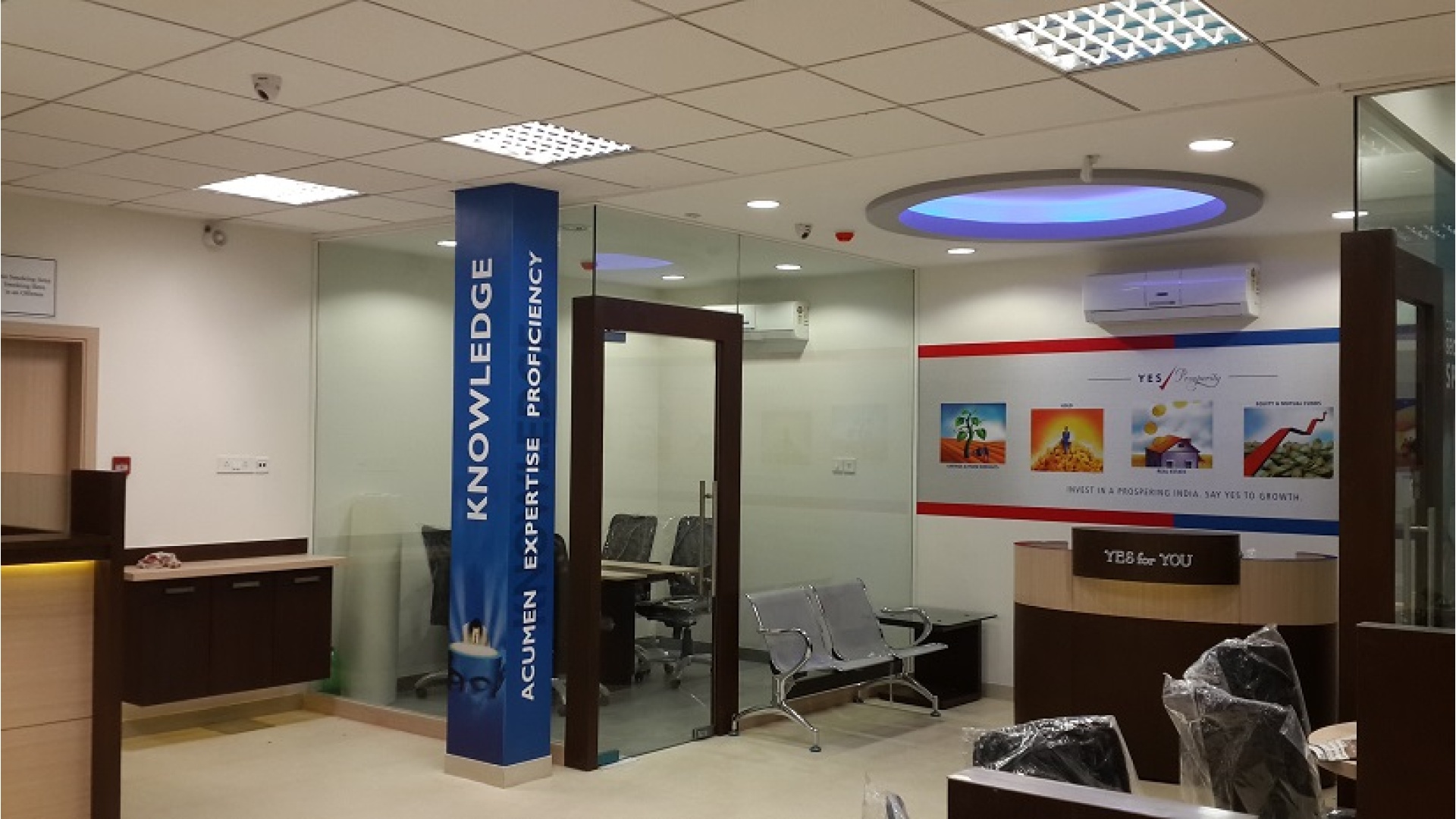 Panoramic Branch Banking Hall with Glazed Manager Suite & Modular Ceiling