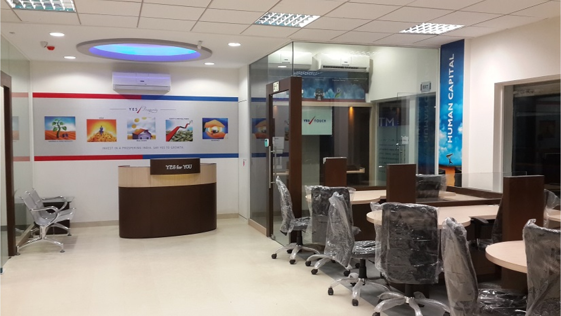 Banking Hall Entrance, Customer Helpdesk & CSE Desking Aisles