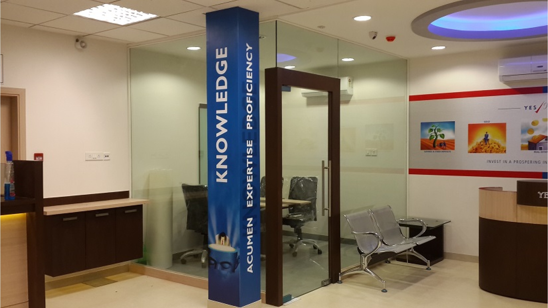 Branch Operations Floor, Glazed Meeting Cabin & Customer Waiting Lounge