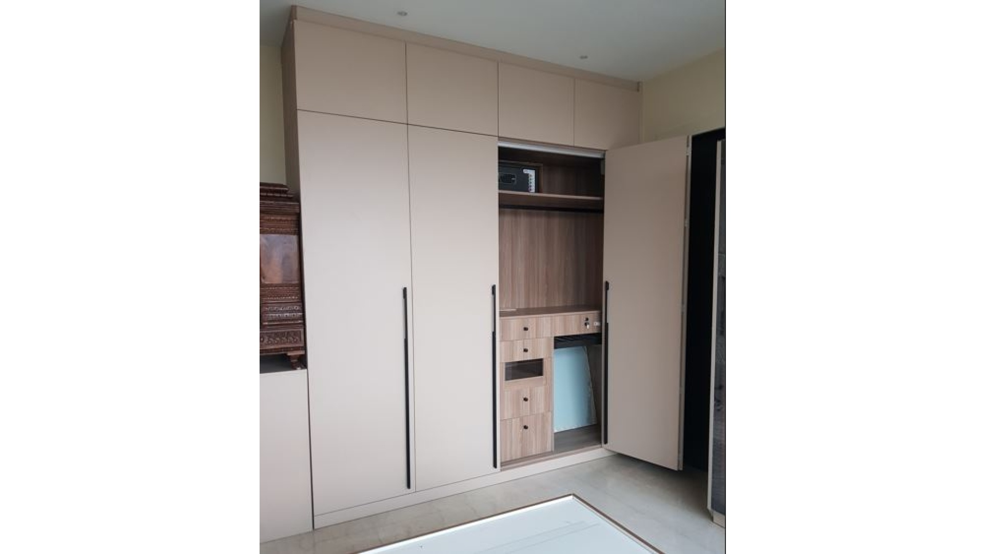 Slide-and-Fold Bi-Fold Wardrobe with Internal Digital Safe & Drawers