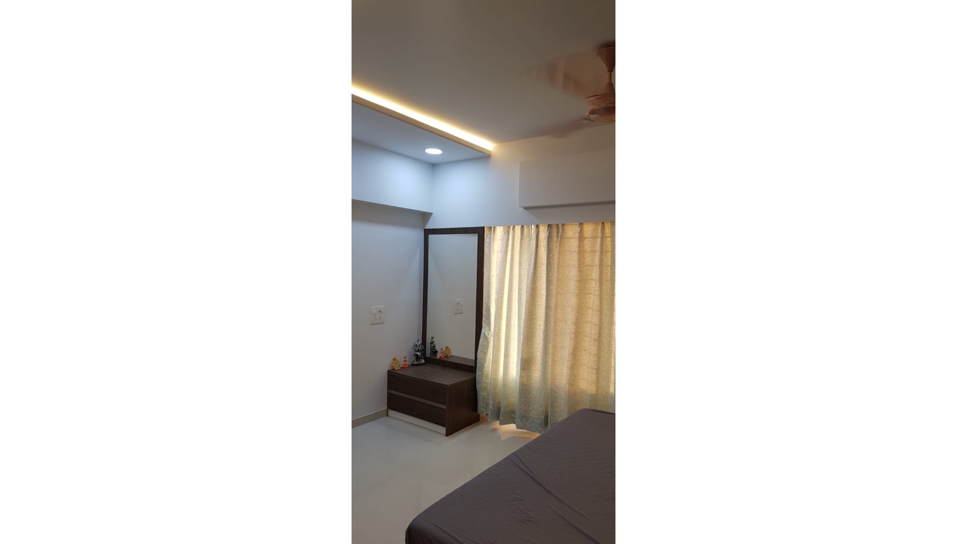 Full-Height Bedroom Dressing Vanity with LED Backlit Mirror