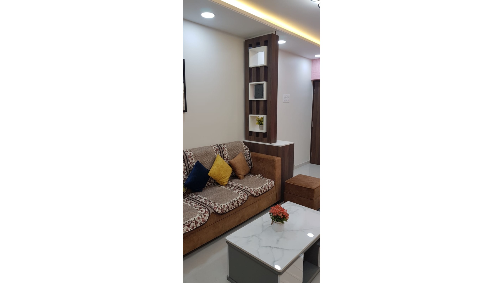 Foyer Display Partition Unit with Spotlights & Artifact Niches